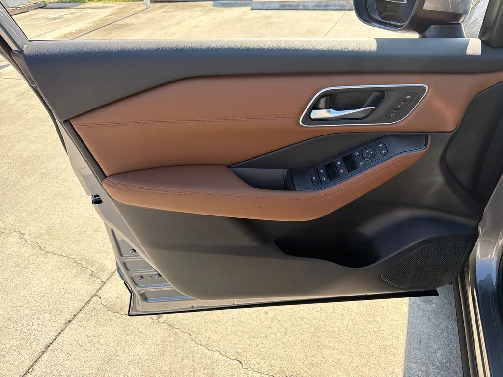 New 2026 Gun Metallic Nissan Platinum image 18