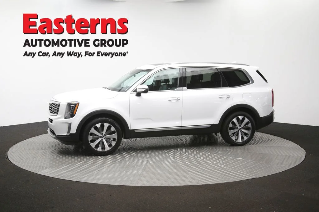 Used 2020 White Kia S image 62