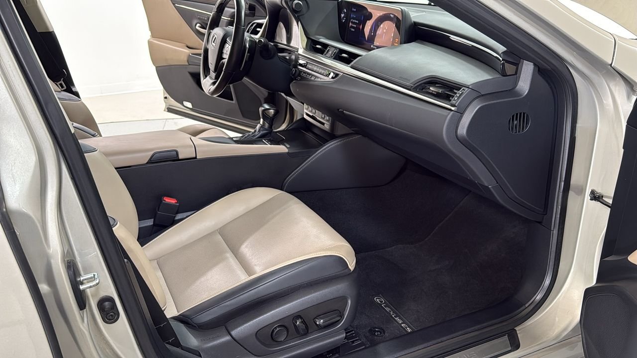 Used 2020 Beige Lexus 350 image 18