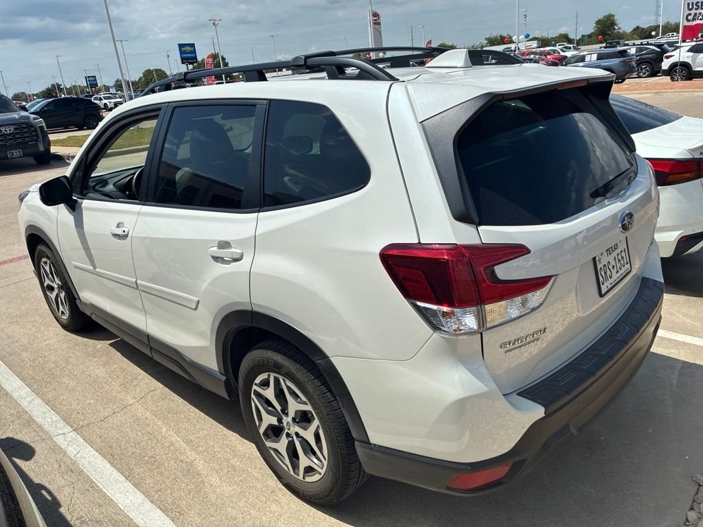 Used 2022 White Subaru Premium image 3