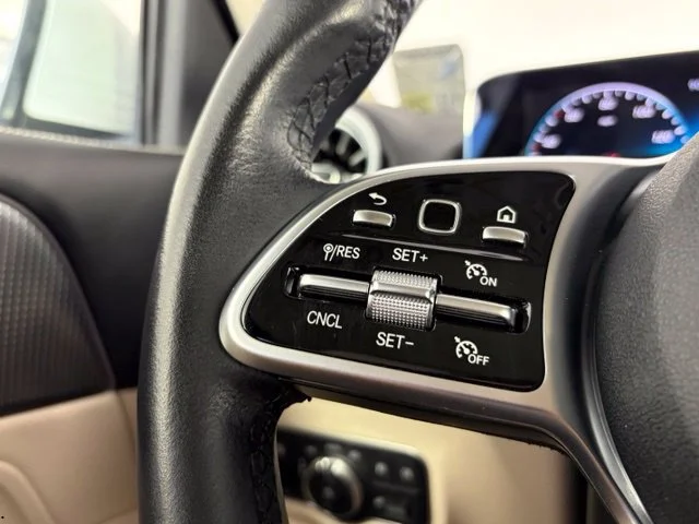 Used 2022  Mercedes-Benz GLB 250 image 46