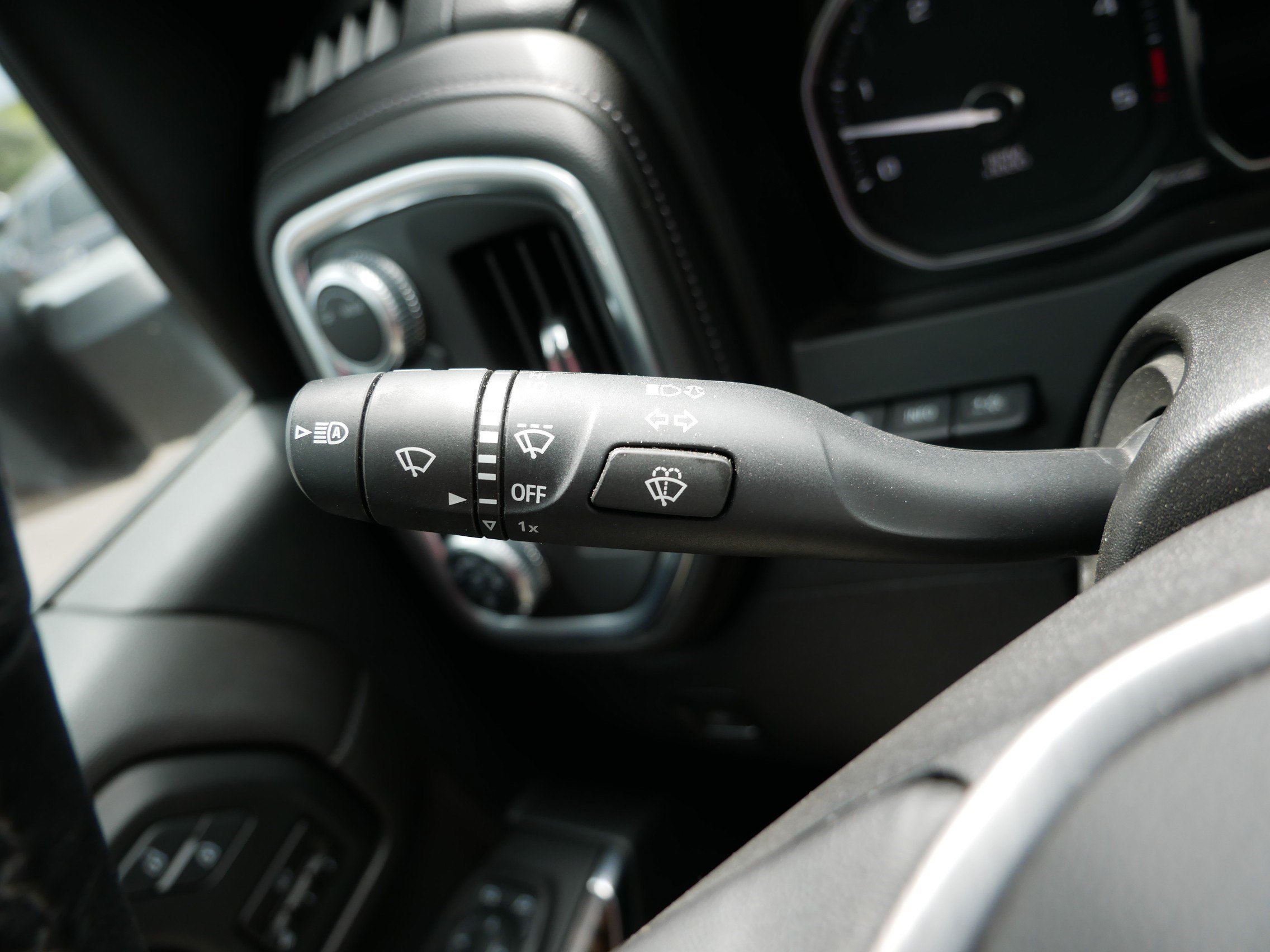 Used 2020 Summit White GMC Denali image 29