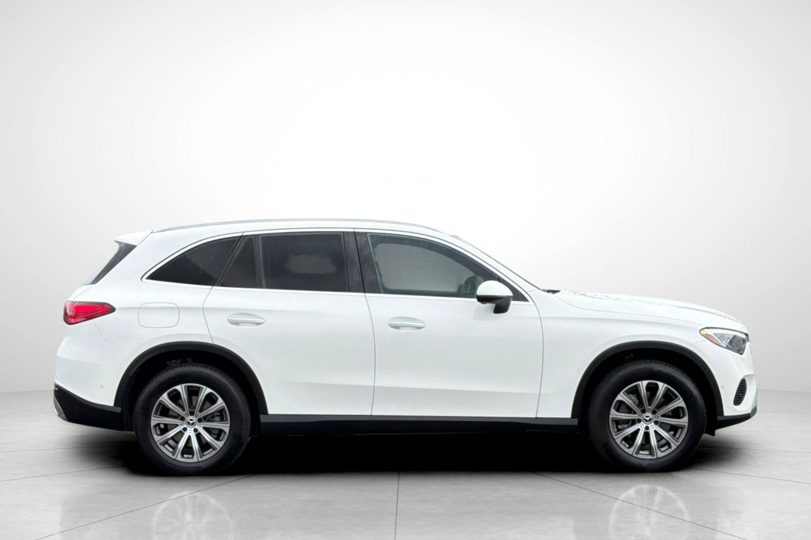 Used 2024 White Mercedes-Benz GLC 300 image 31