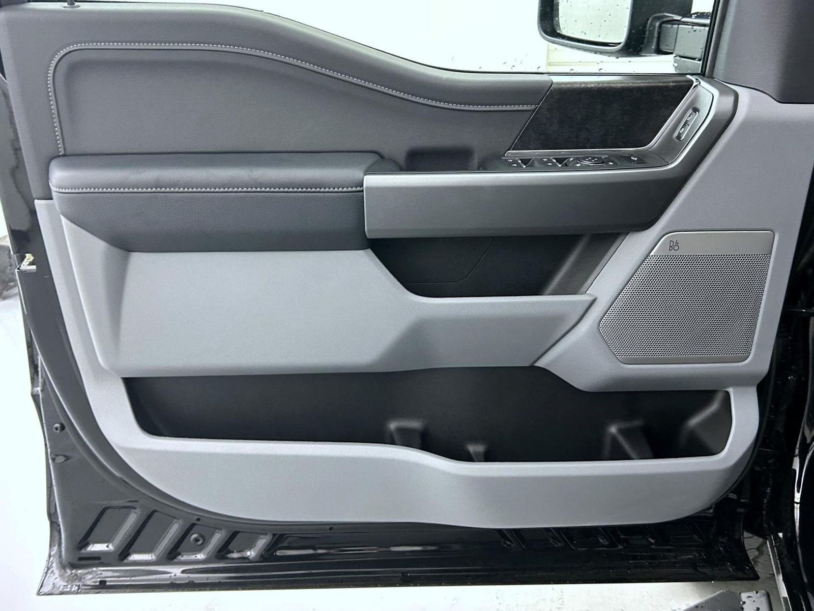 New 2026 Agate Black Metallic Ford XLT image 9