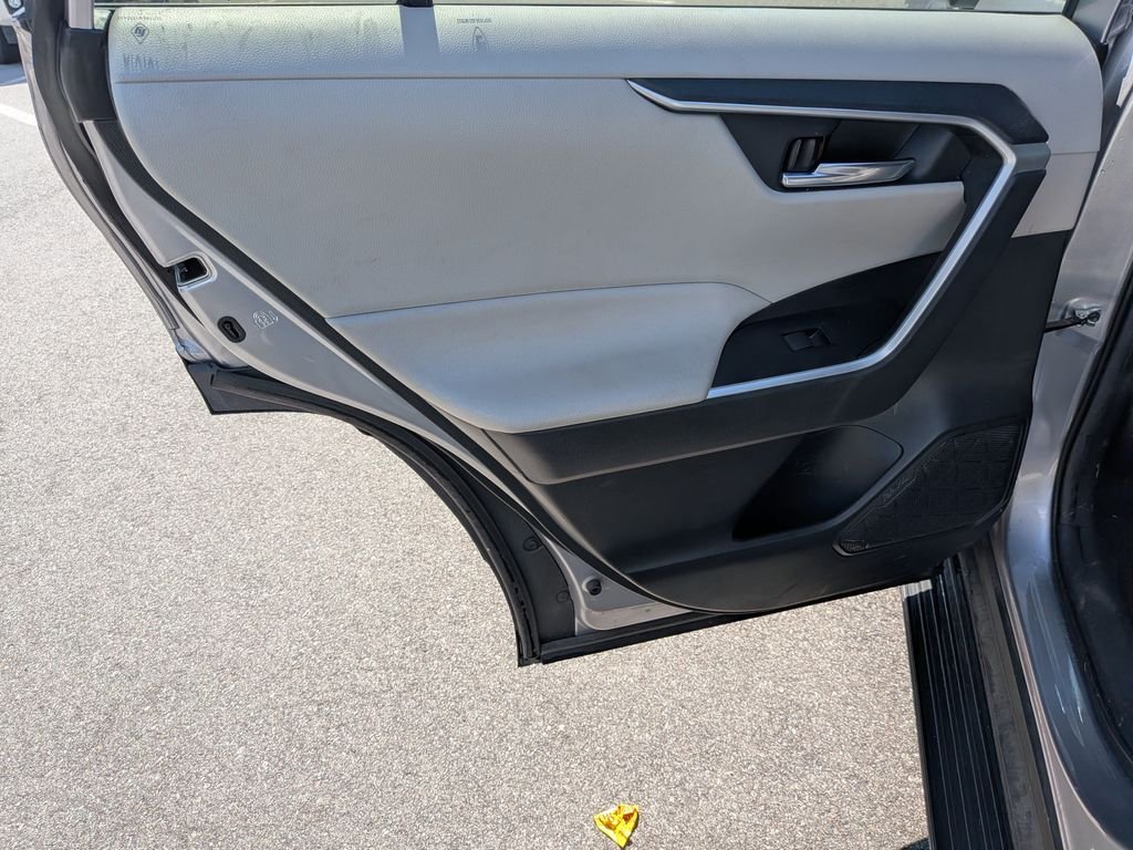 Used 2021 Silver Toyota XLE image 23