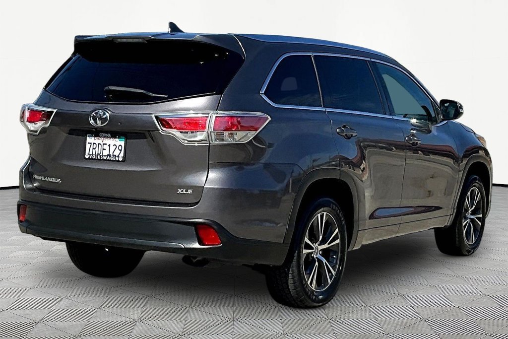 Used 2016 Gray Toyota XLE V6 image 6