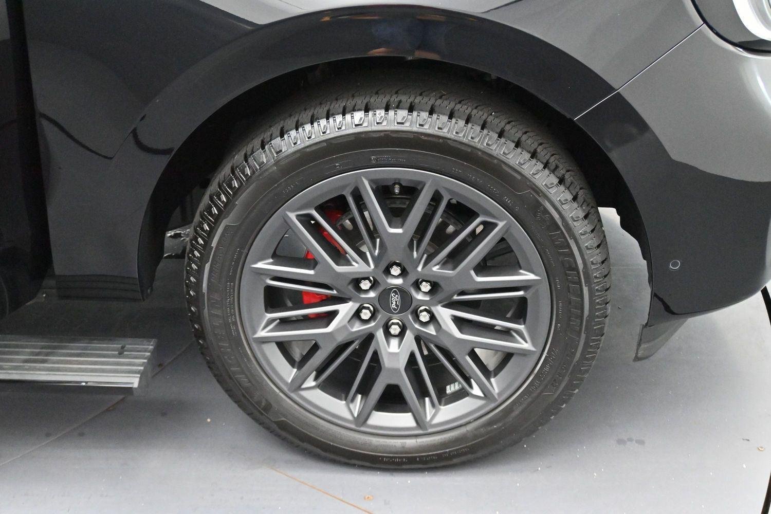 Used 2025 Agate Black Ford Platinum image 47