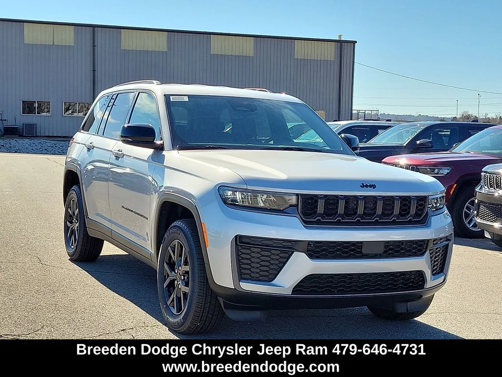 New 2026 Silver Zynith Exterior Paint Jeep Altitude image 1
