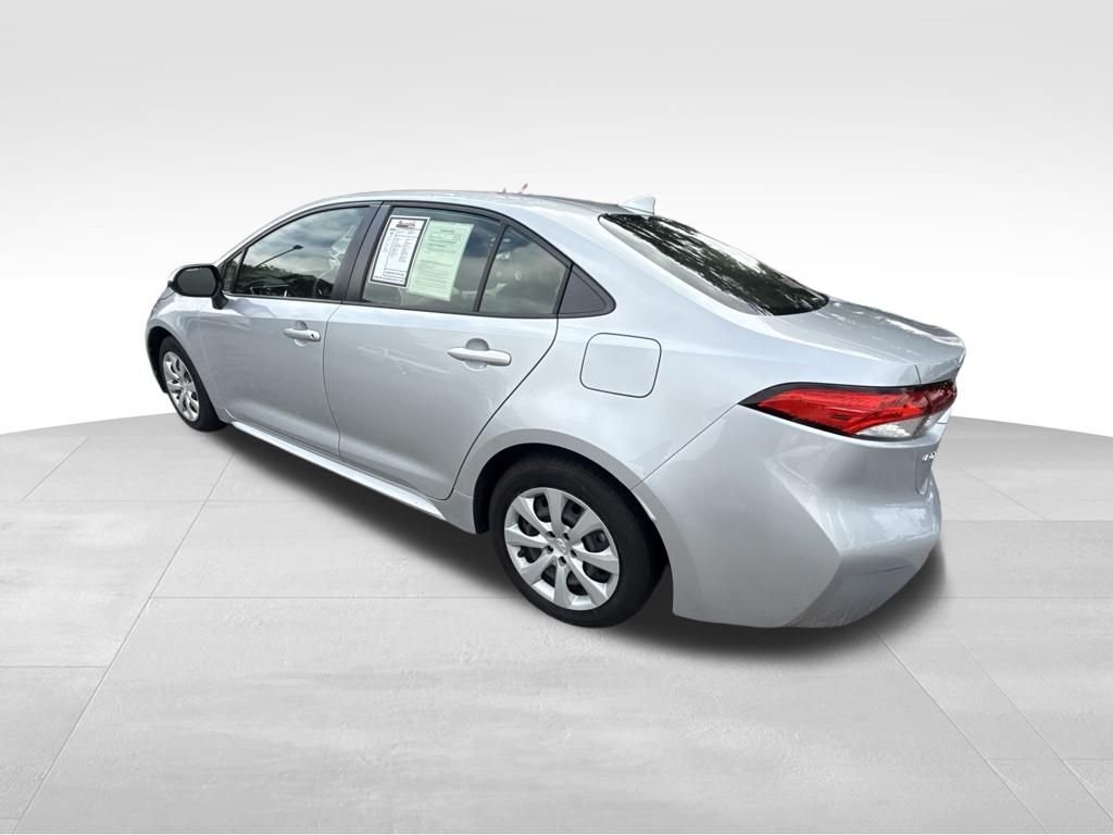 Used 2022 Silver Toyota LE image 3