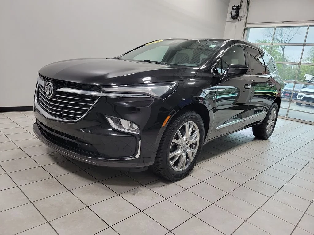 Used 2023 Black Buick Essence image 8