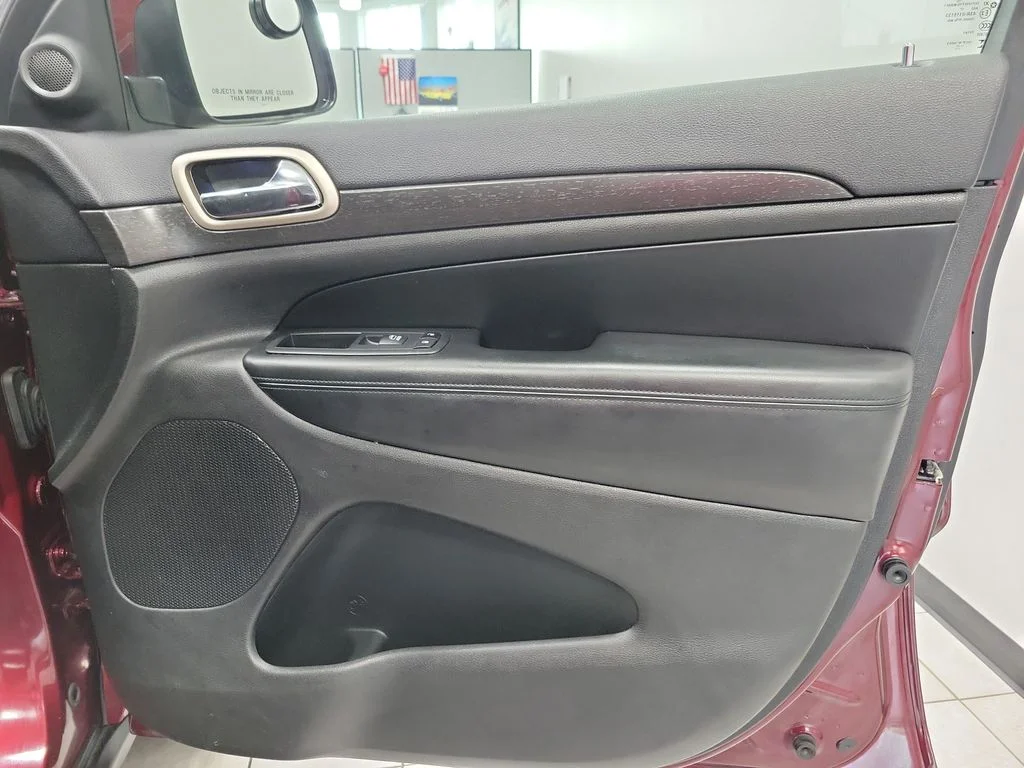 Used 2017 Red Jeep Laredo image 21