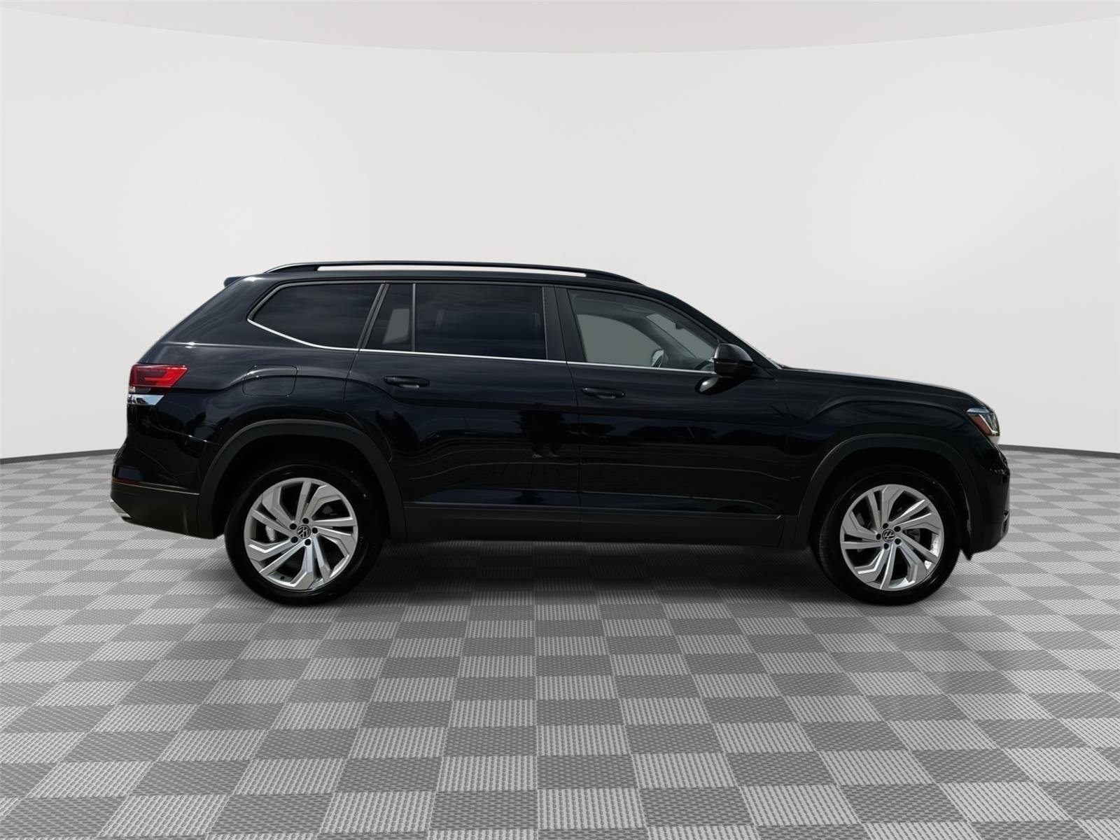 2021 Volkswagen Atlas SE w/Tech - Photo 7