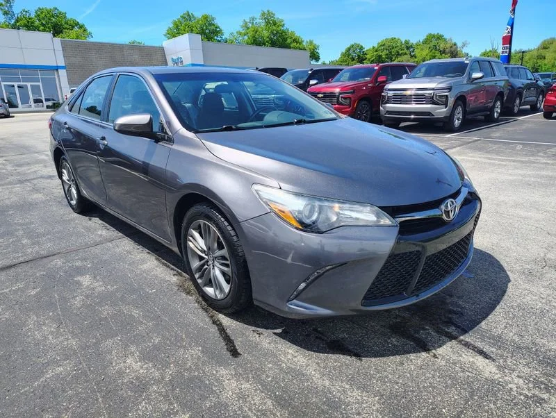 Used 2017 Gray Toyota SE image 3