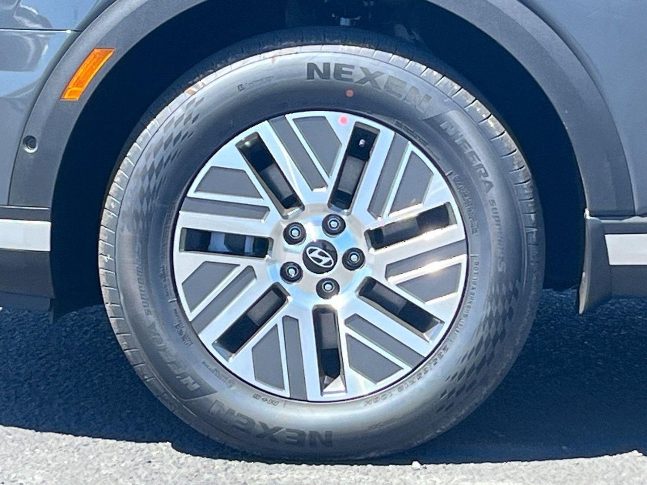 New 2026 Gray Hyundai SEL Premium 8P image 24
