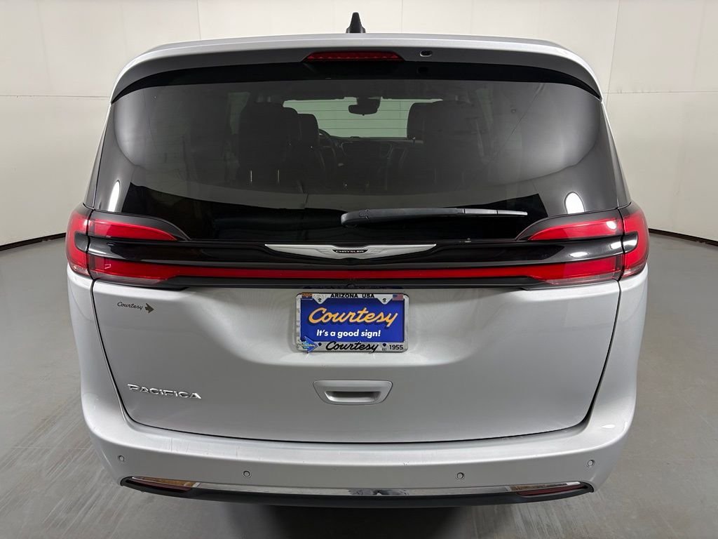 Used 2024 Silver Chrysler Touring L image 7
