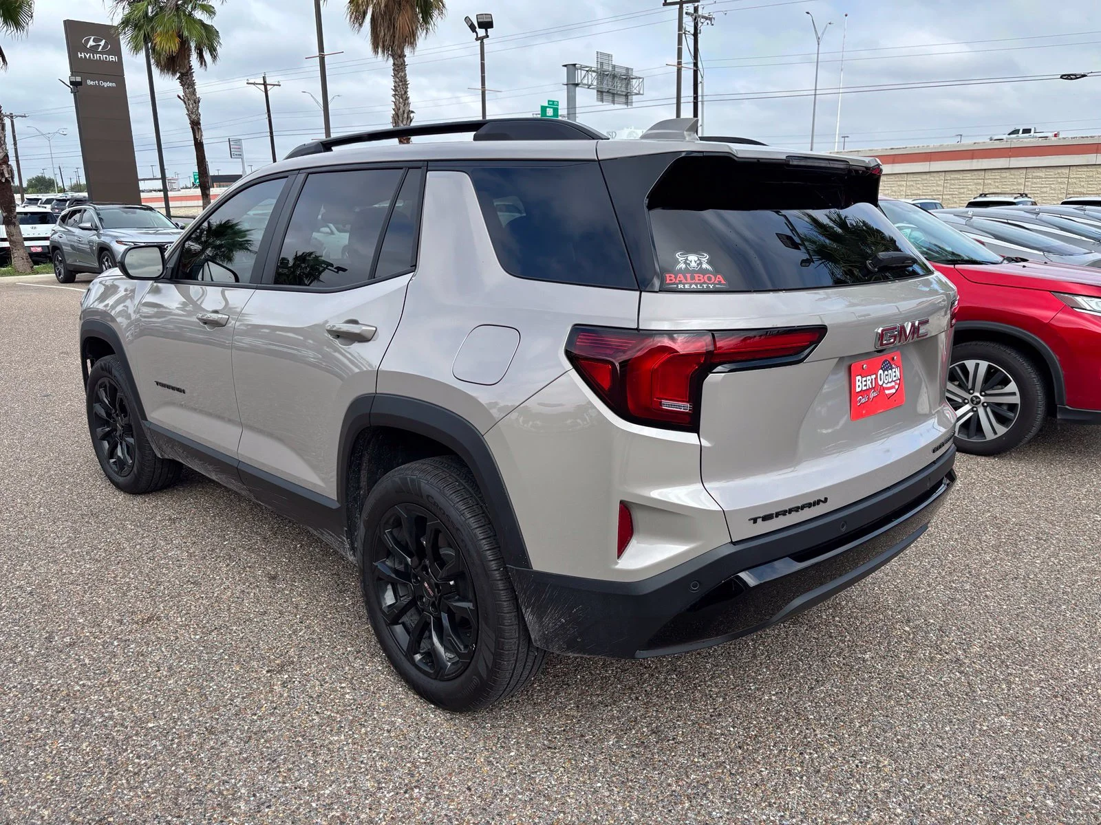 Used 2026  GMC Elevation image 4