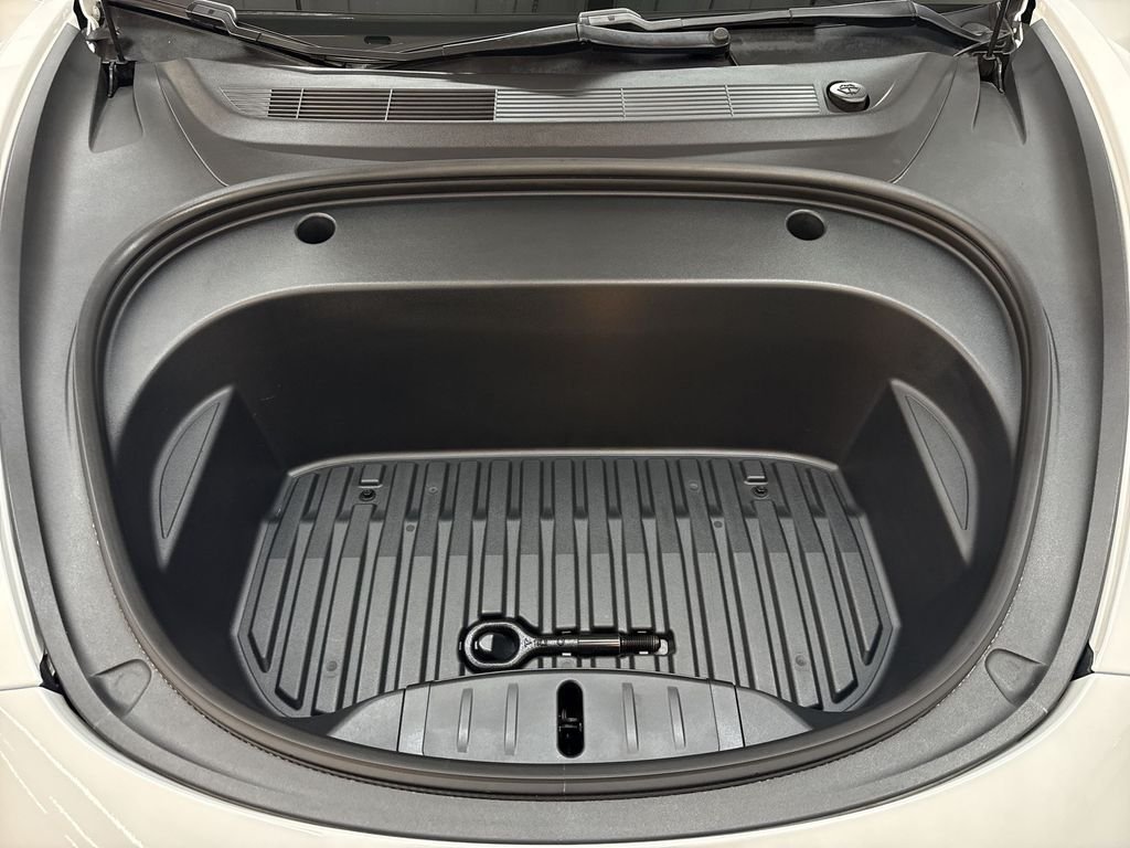 Used 2020 White Tesla Standard Range Plus image 34