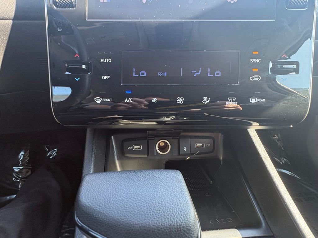 Used 2024 White Pearl Hyundai SEL image 21