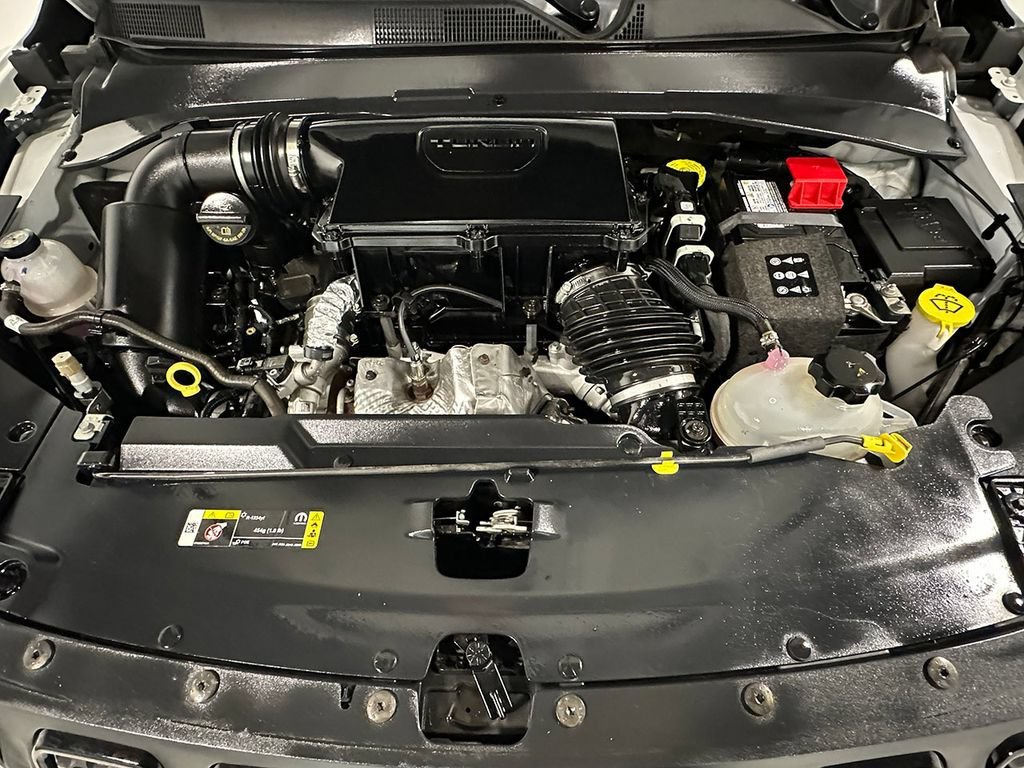 Used 2023  Jeep Altitude image 38