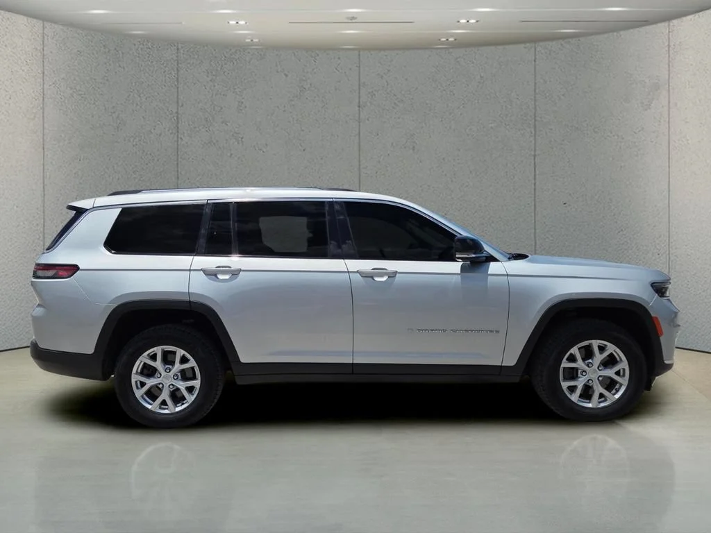 Certified Used 2023 Silver Zynith Jeep Limited image 2