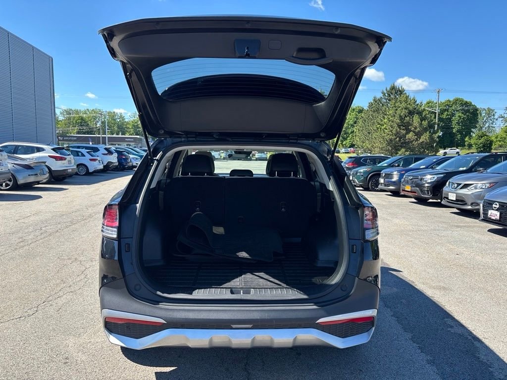 Used 2023 Black Kia EX image 7