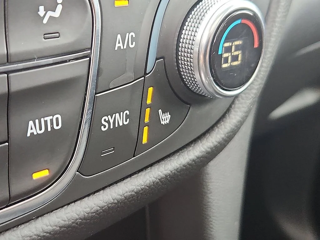 2023 Chevrolet Equinox LT - Photo 24