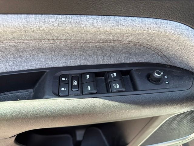 Certified Used 2023 Bright White Clearcoat Jeep Latitude Lux image 14