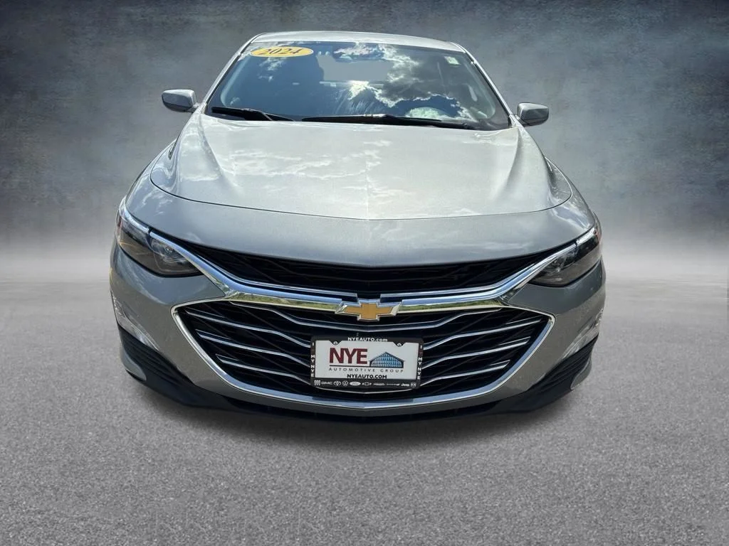 Used 2024 Gray Chevrolet LT image 9