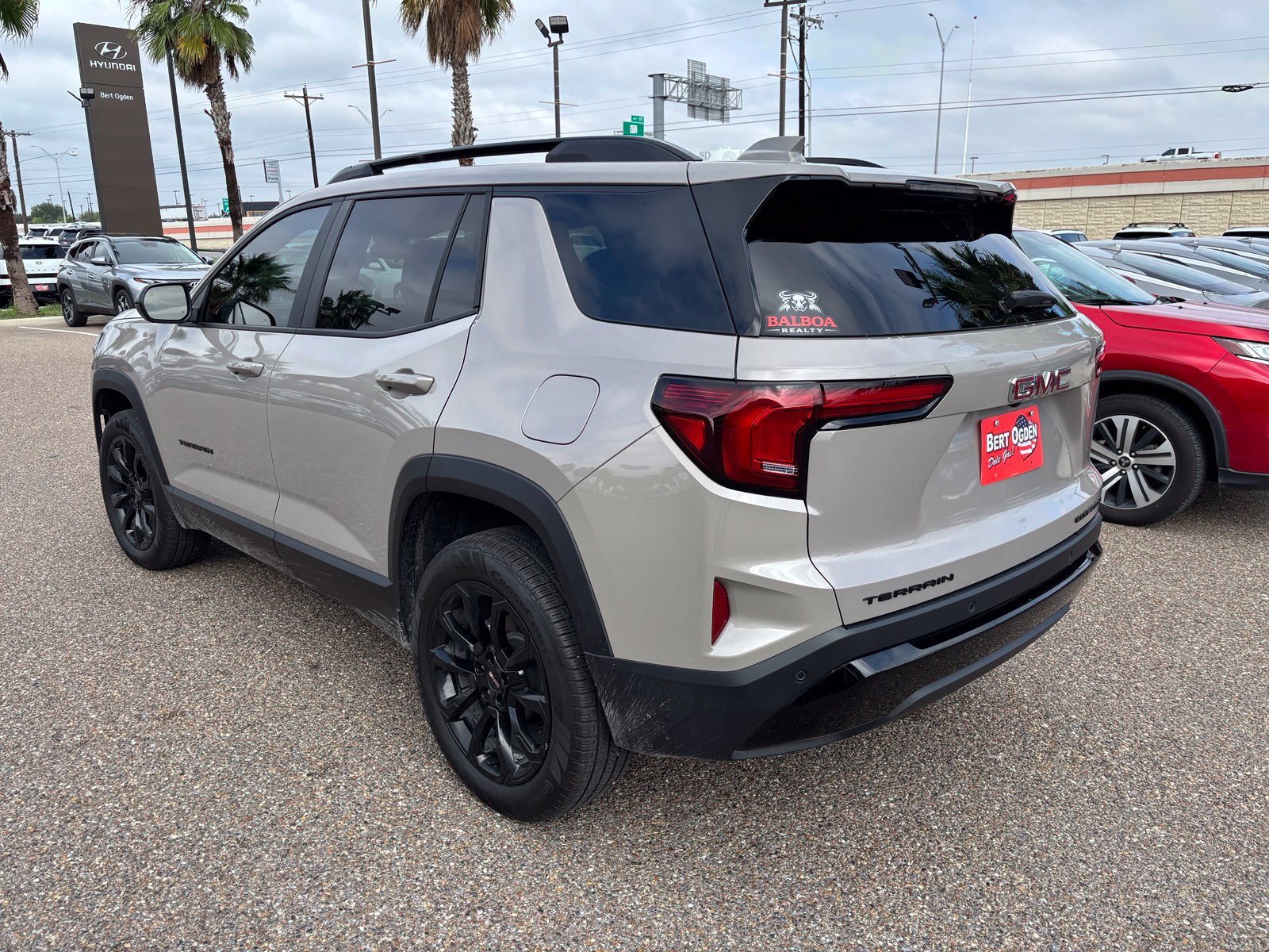 Used 2026  GMC Elevation image 4