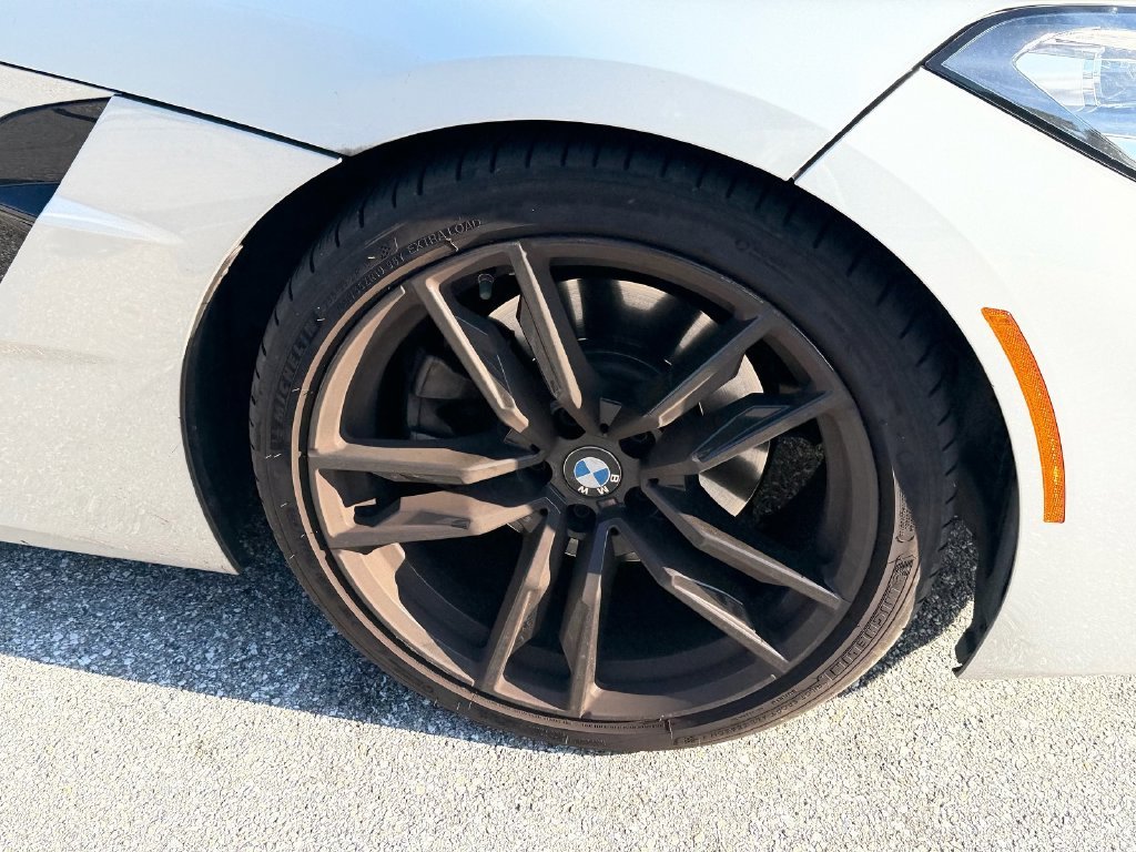 Used 2022 Silver BMW sDrive30i image 9