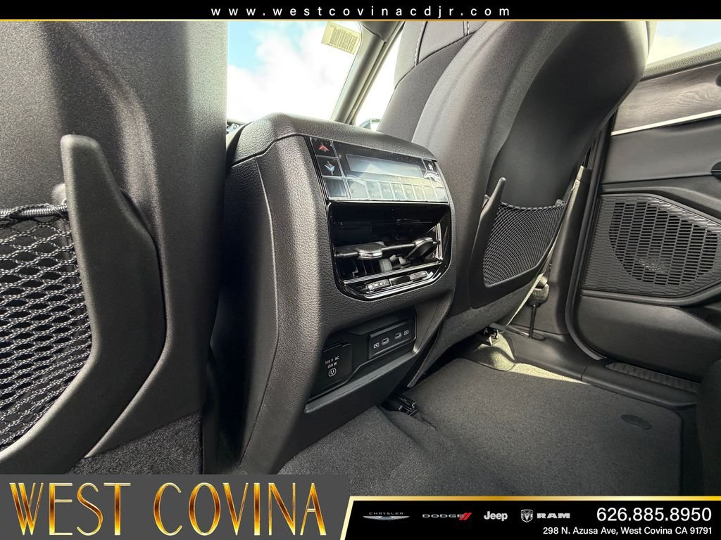 New 2026 Diamond Black Crystal Pearl-Coat Exterior Paint Jeep Altitude image 28