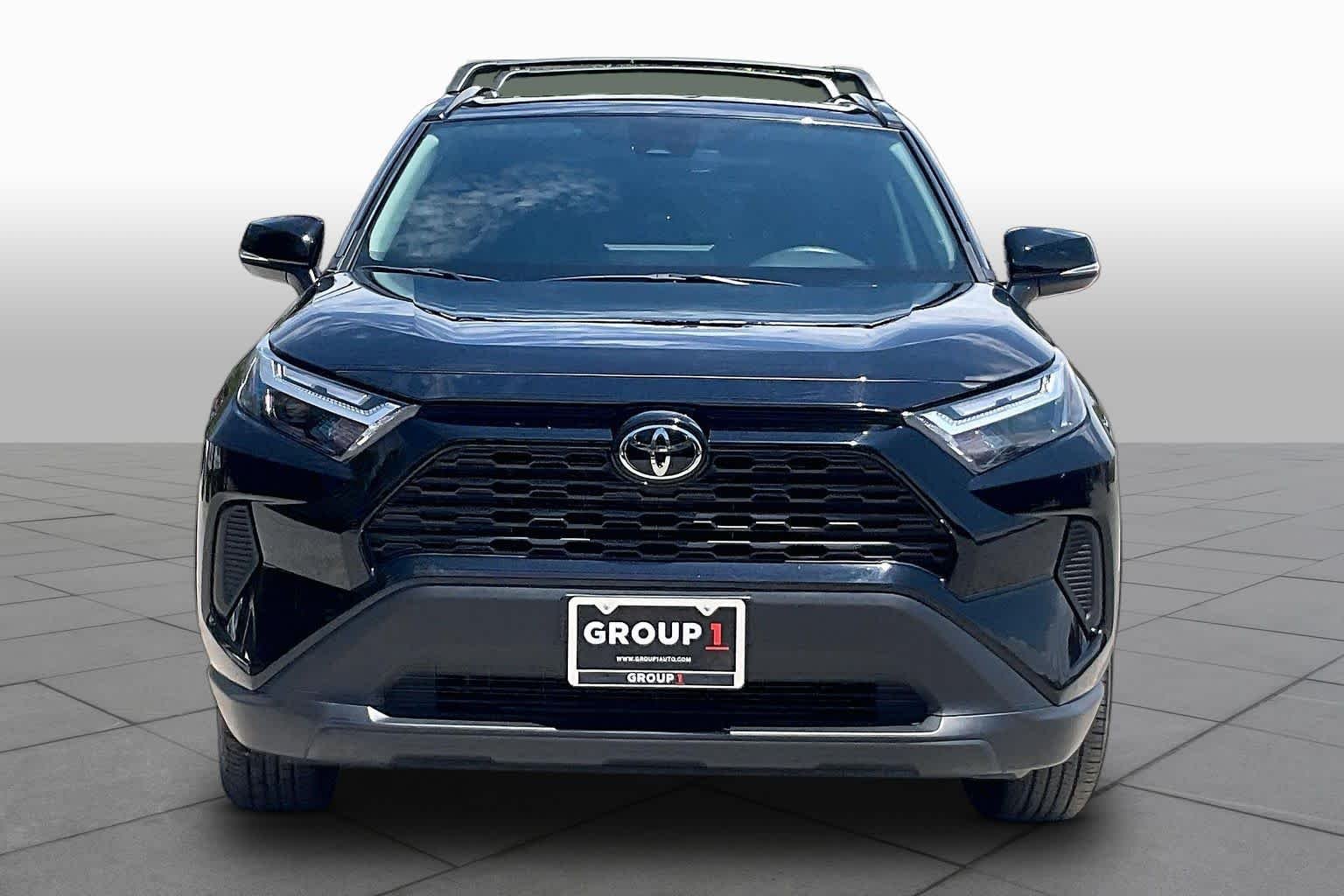 Used 2025 Midnight Black Metallic Toyota XLE image 4