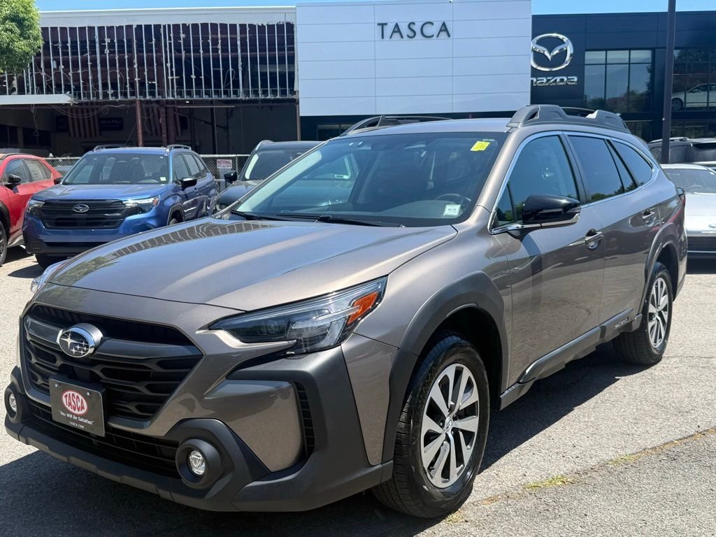 2024 Subaru Outback Premium's photo