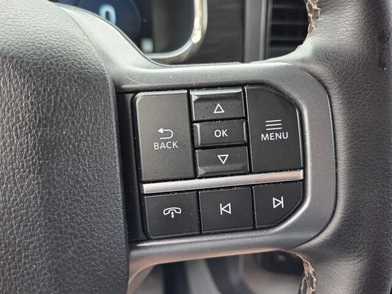 Used 2025 Agate Black Metallic Ford LARIAT image 24
