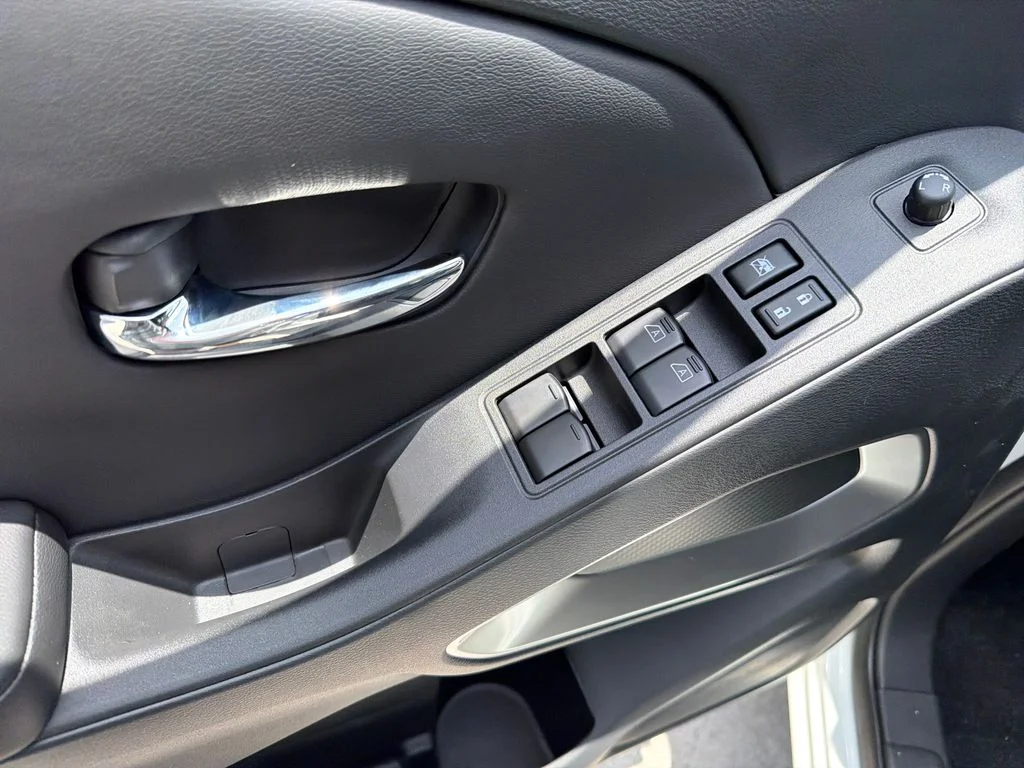 New 2026 Glacier White Nissan Crew Cab SV image 16