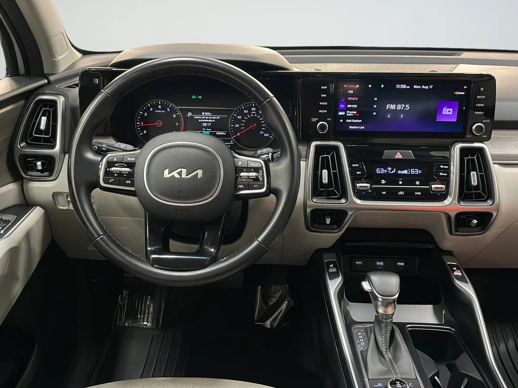 Used 2022 White Kia S X-LINE image 12