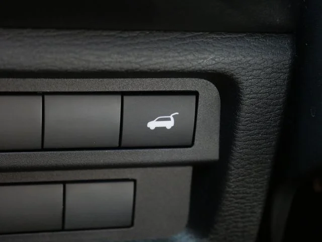 Used 2022 Cosmic Blue Metallic Mitsubishi SEL image 16