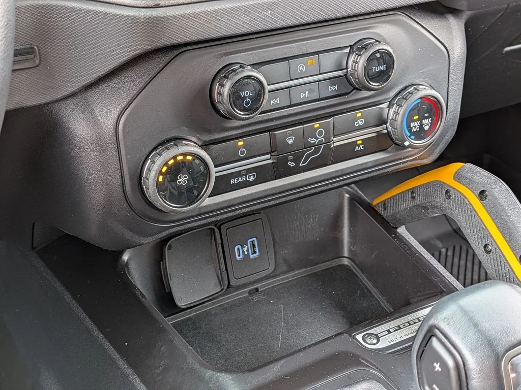 Used 2024 Blue Ford Badlands image 15
