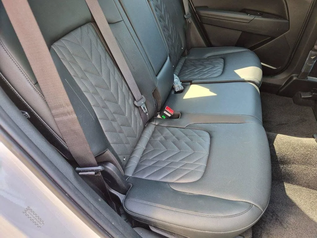Used 2023 White Kia X-Pro Prestige image 27