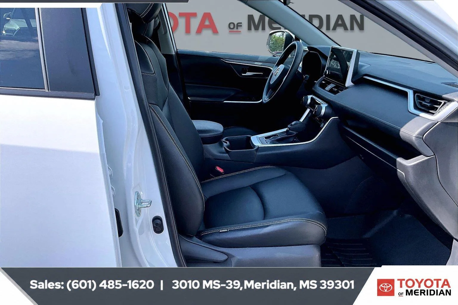Used 2024 Ice Cap Toyota XLE image 6