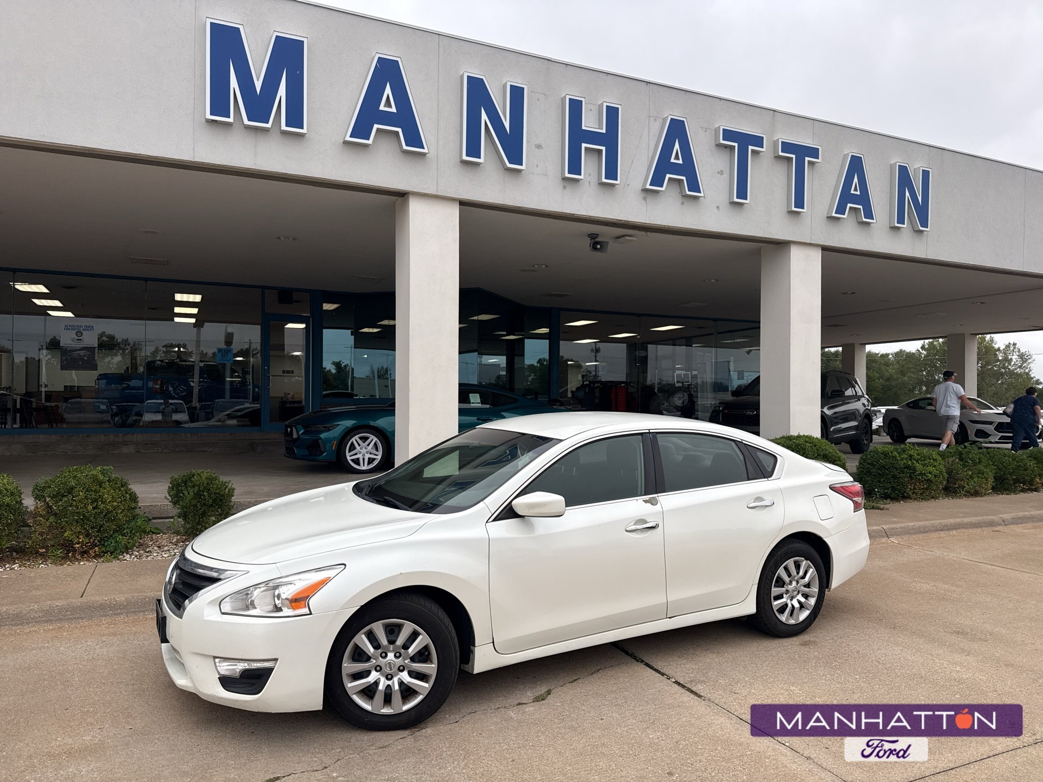 Used 2014 Pearl White Nissan 2.5 S image 1