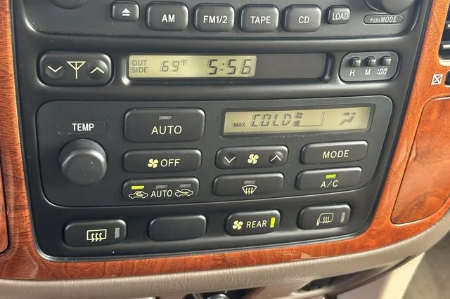 Used 1998  Lexus 470 image 21