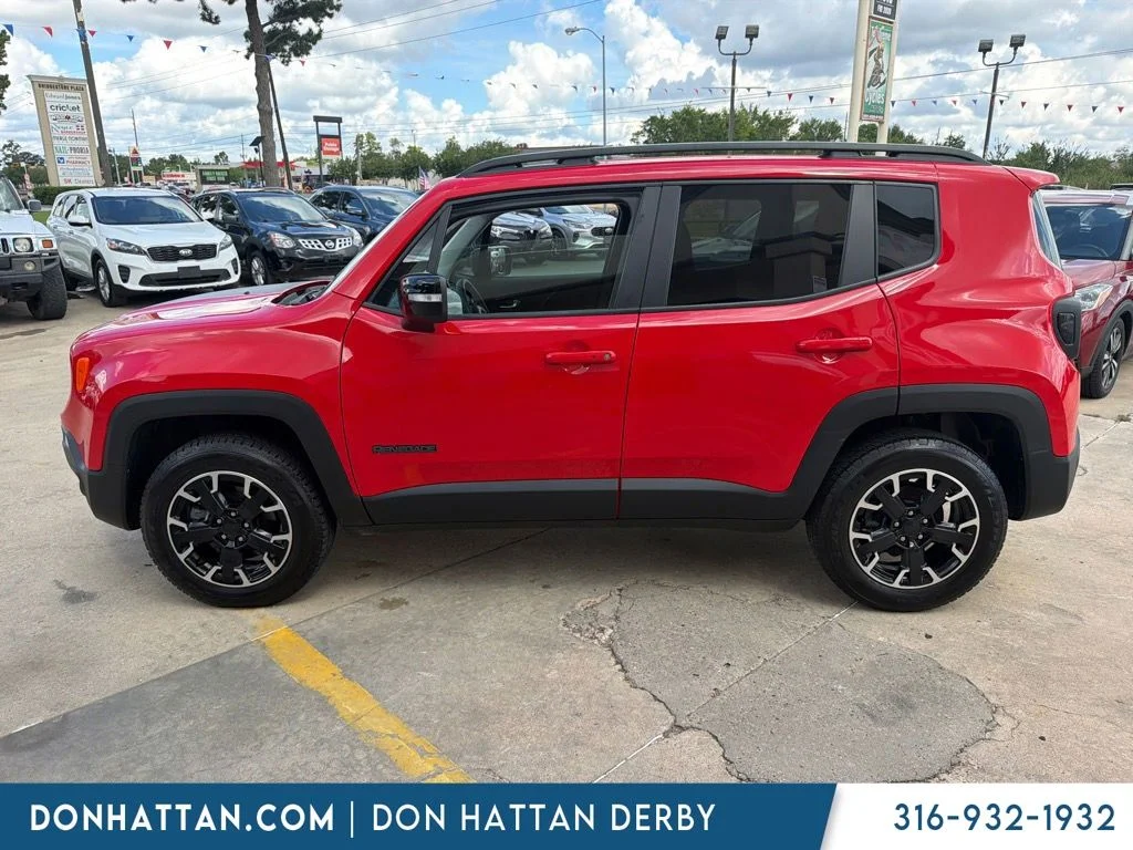 Used 2023 Red Jeep Latitude image 6