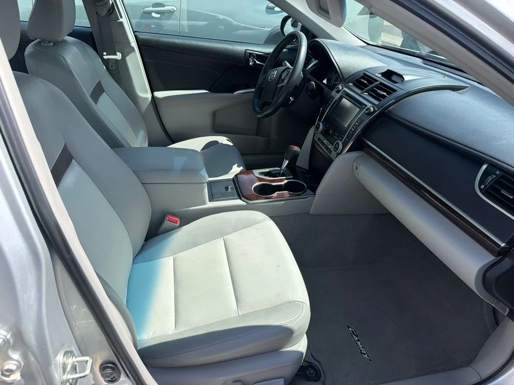 Used 2013 Classic Silver Metallic Toyota XLE image 18