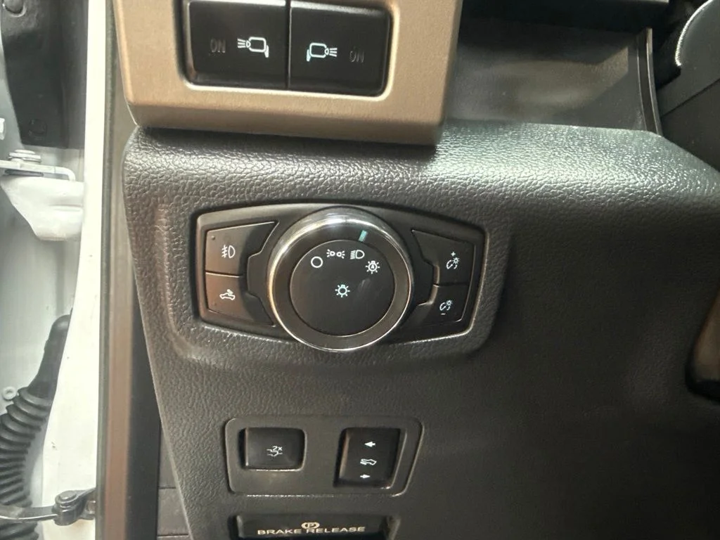 Used 2022 Oxford White Ford Lariat image 22