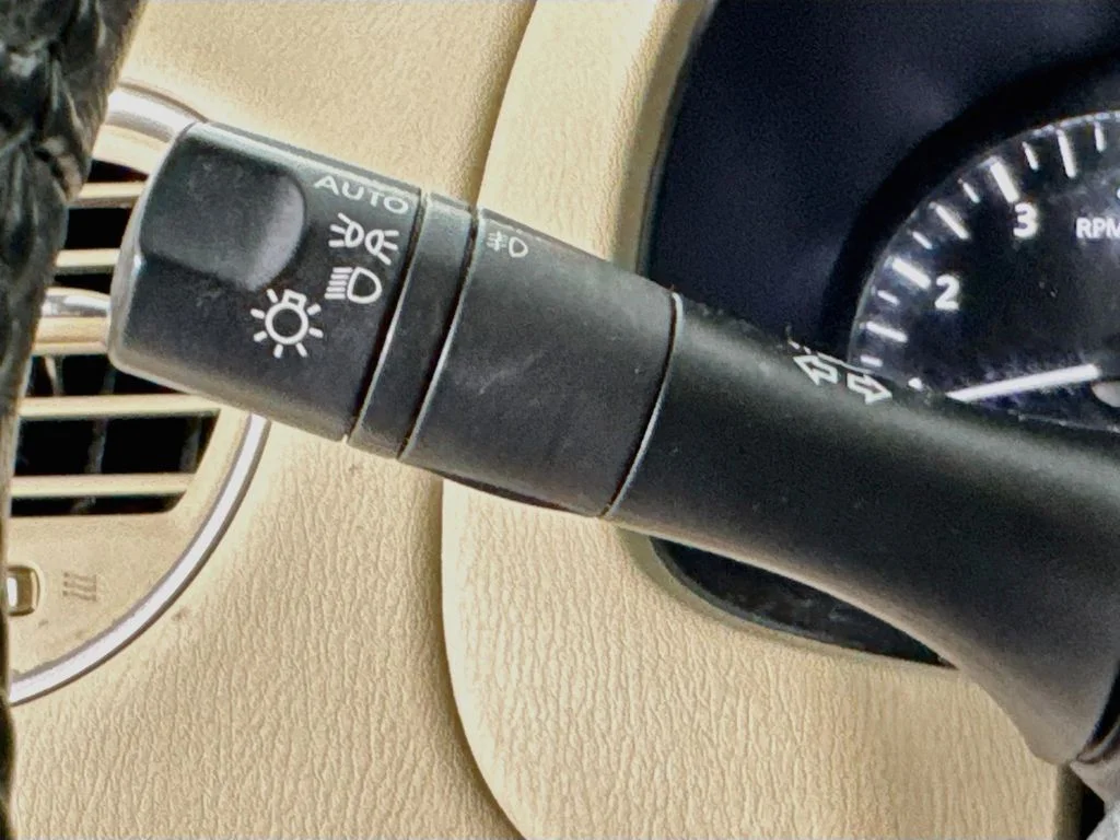 Used 2017 Pearl White Nissan Platinum image 14