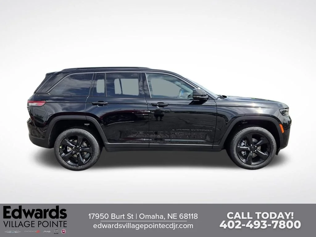 New 2026 Diamond Black Crystal Pearlcoat Jeep Limited image 2