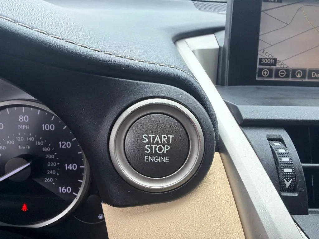 Used 2015 Atomic Silver Lexus 200t image 26
