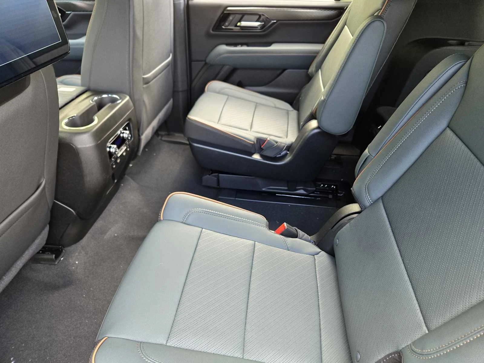 2026 GMC Yukon XL AT4 - Photo 18