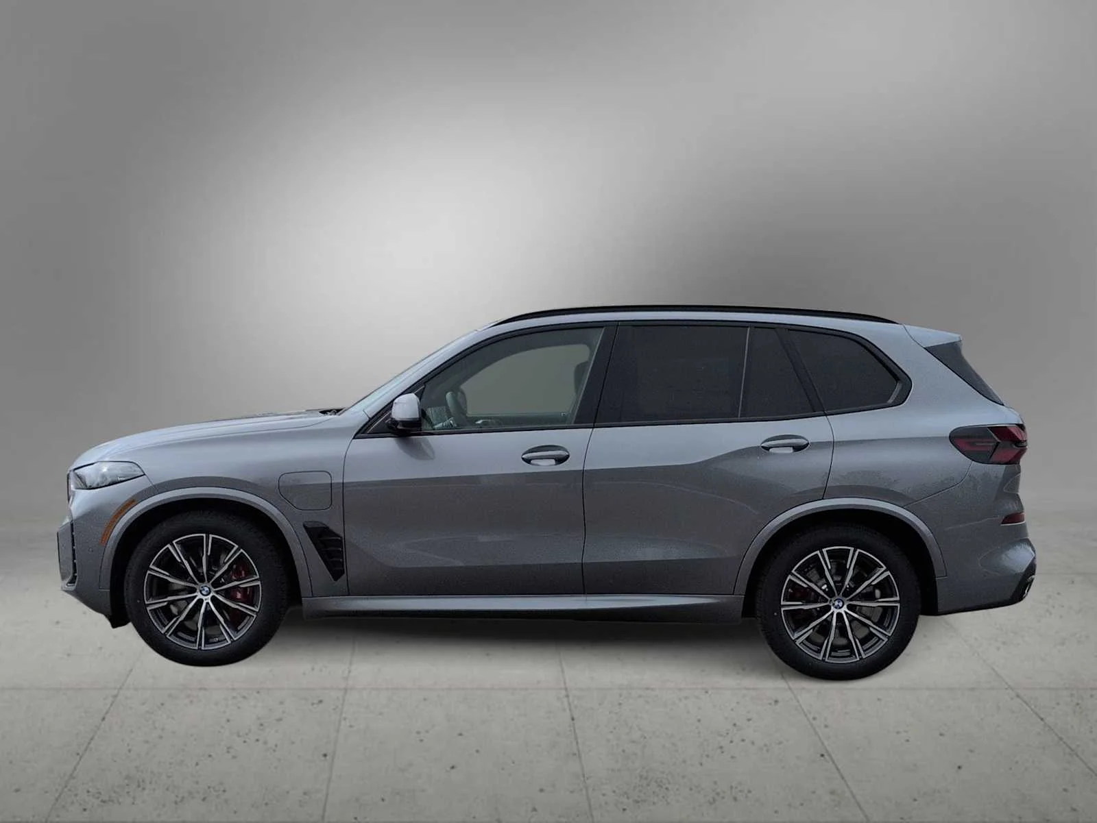 New 2026 Skyscraper Grey Metallic BMW xDrive50e image 5